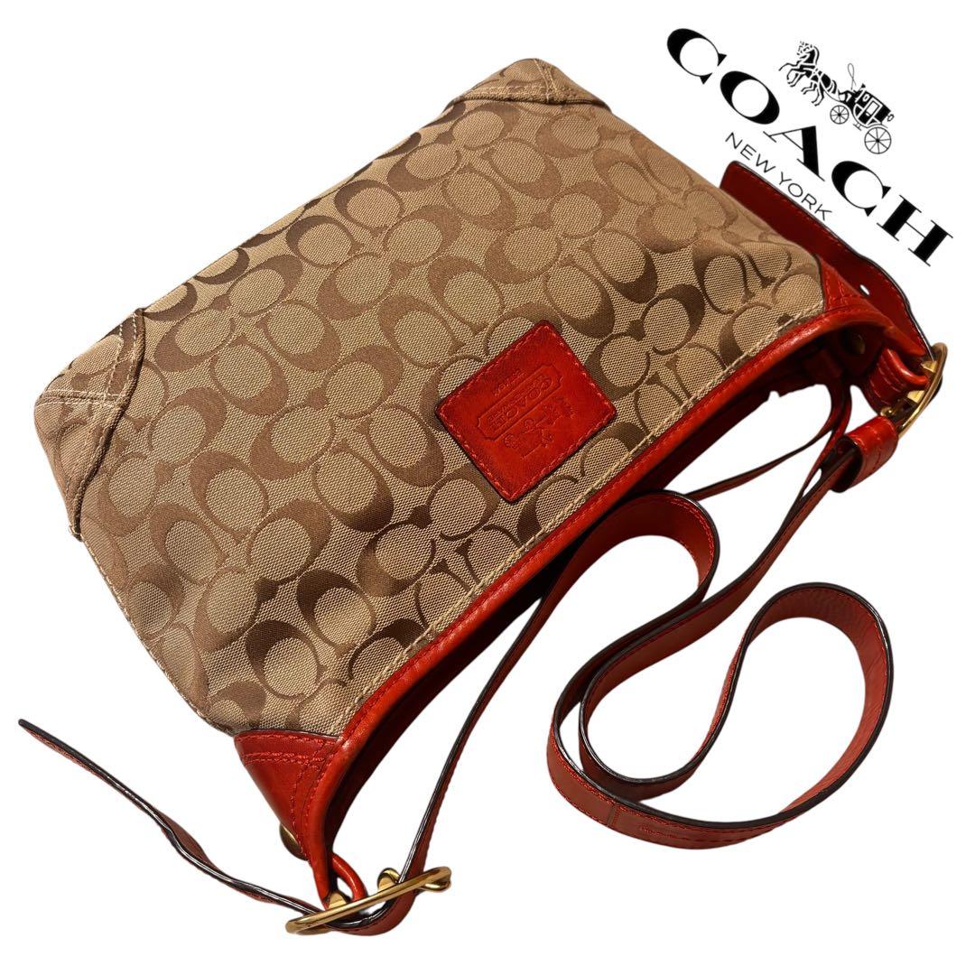 COACH ショルダーバッグ ベージュ/レッド - メルカリ