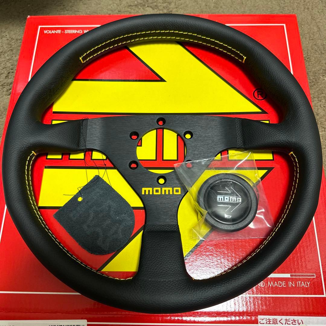 MOMO ヴェローチェ320mm 正規品　新品未使用 MOMO（モモ） VELOCE RACING ヴェローチェ レーシング 320mm ブラック