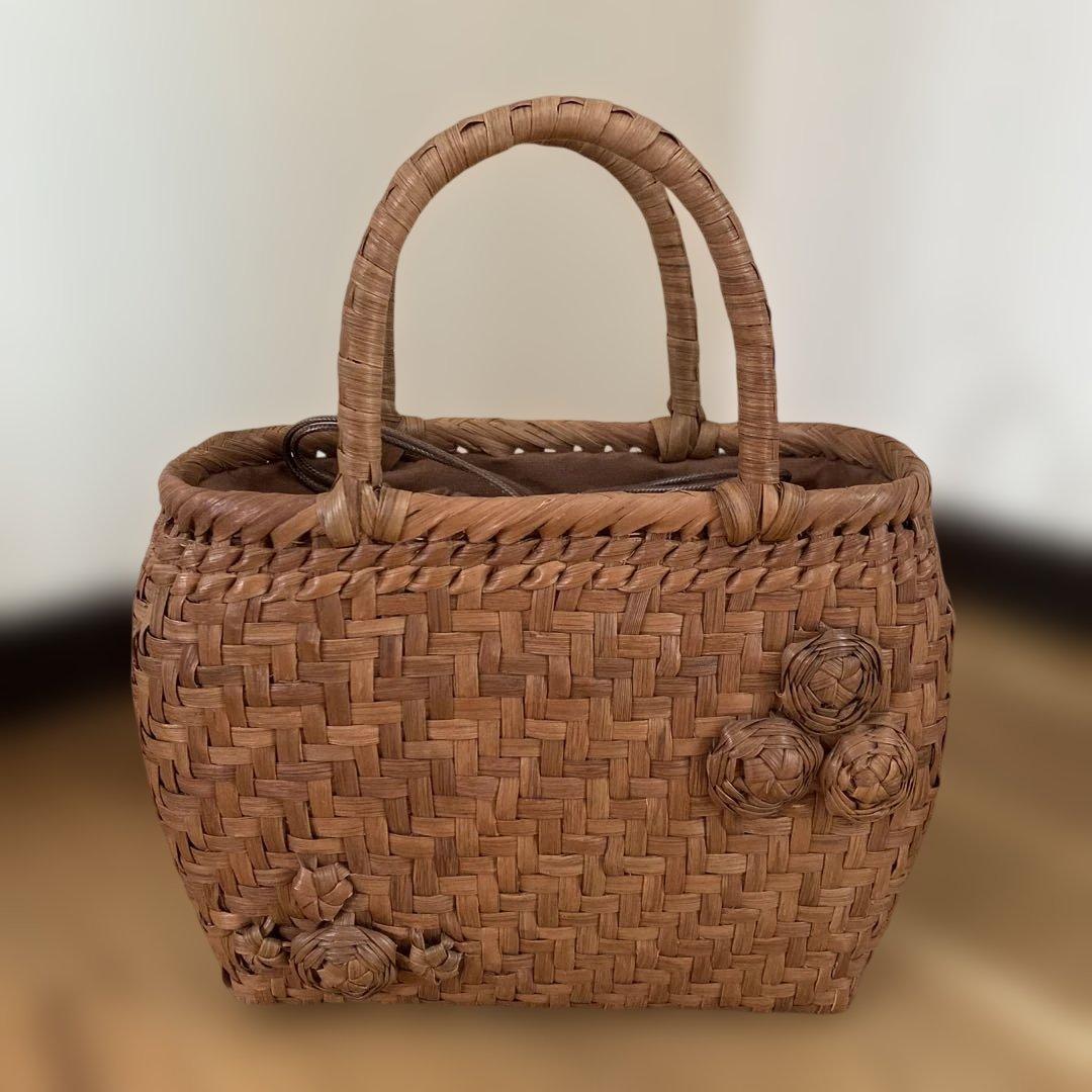 長野産　職人手編み山葡萄柄　山葡萄バック 手編みの1点物！】国産・山葡萄の手提げかごバッグ~網代編み（中サイズ