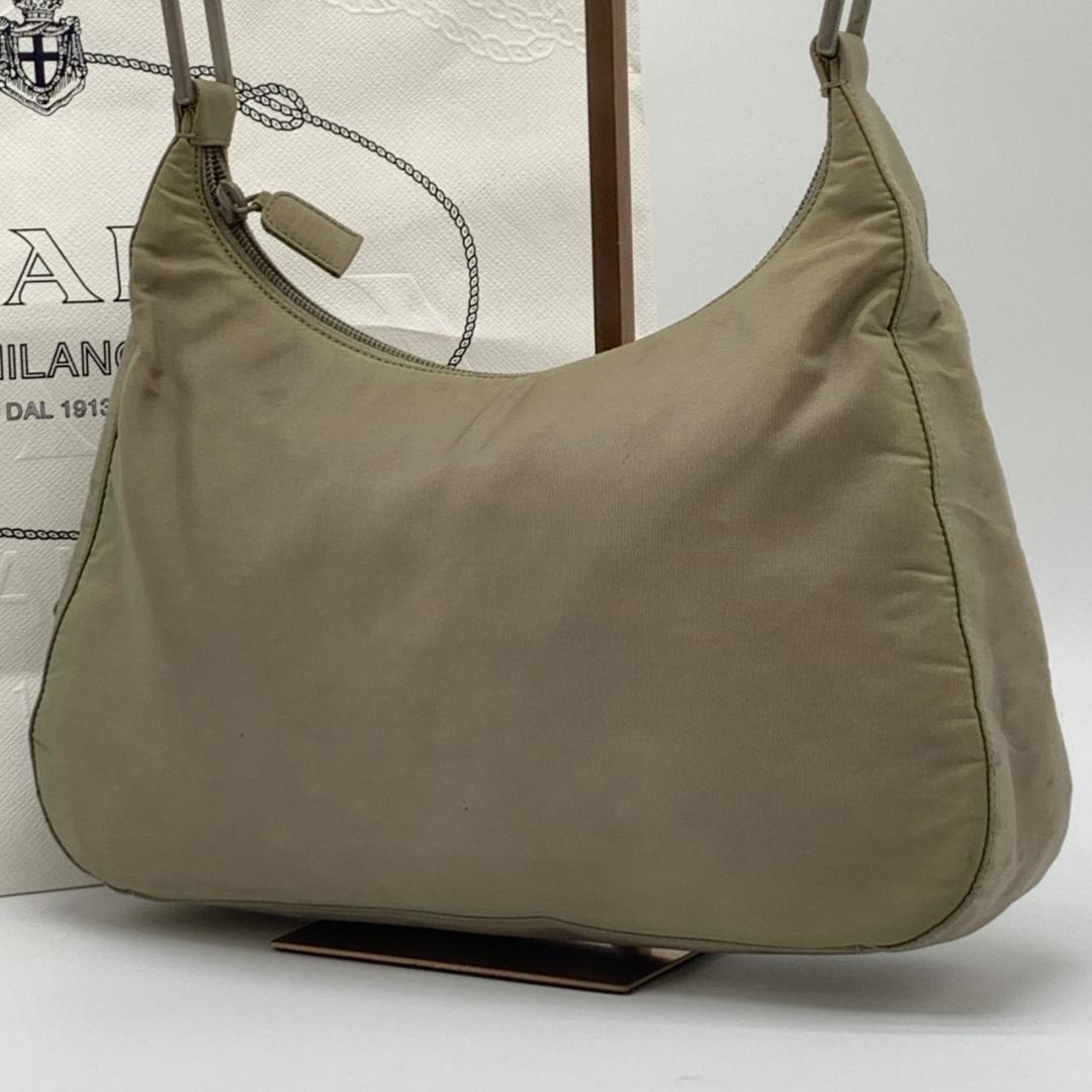 プラダ プラスチック メタルハンドル ホーボー セミ ワンショルダー