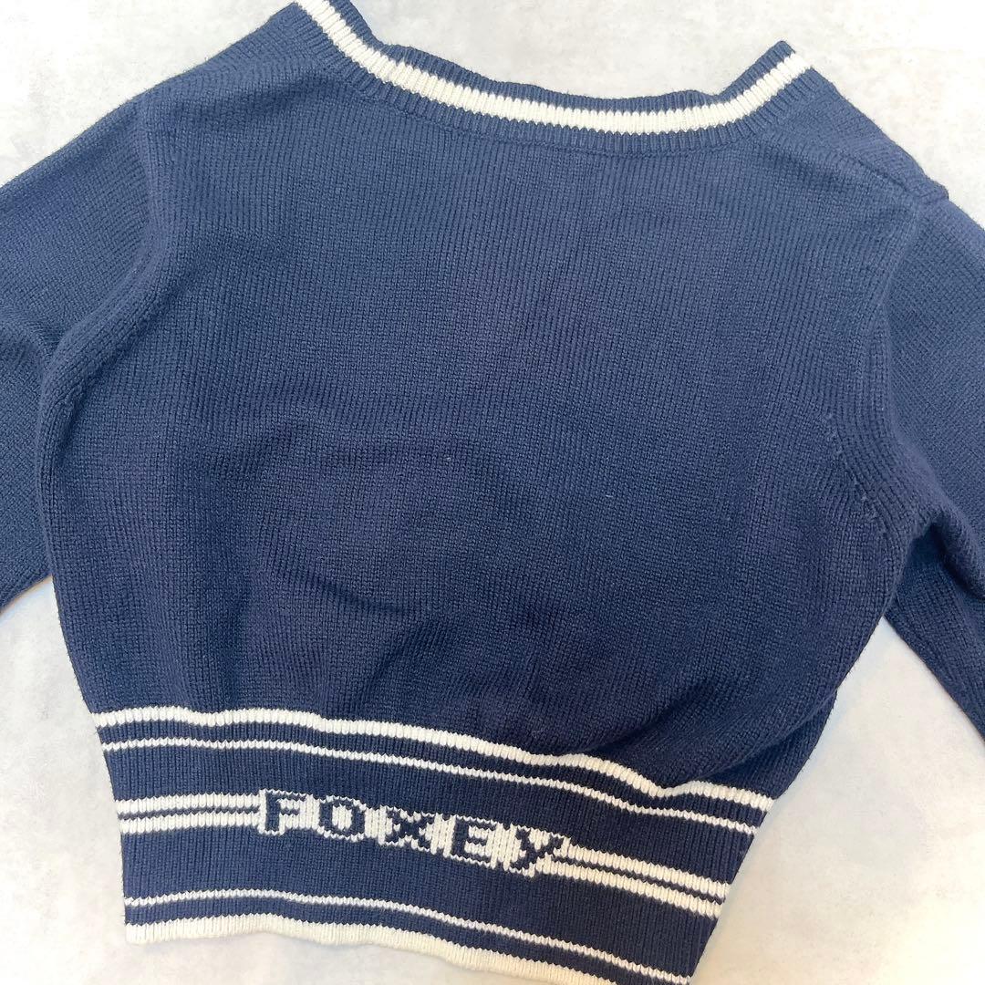 美品◇フォクシー ロゴ入りニットカーディガン ショート丈◇ネイビー
