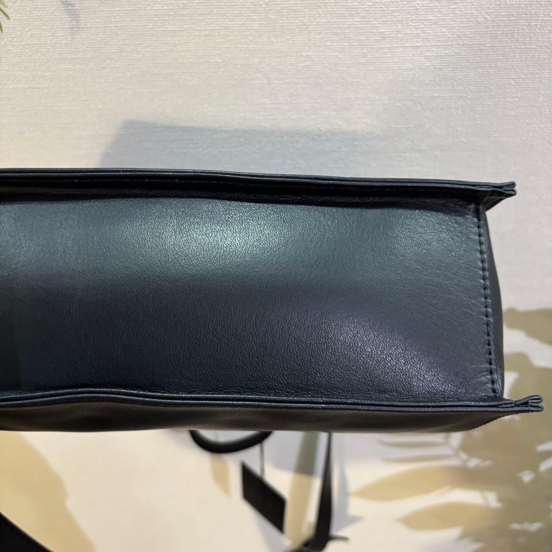 《2/1限定価格》カワカワ　がま口　口金ショルダー　定価5.5万円　定番ブラック