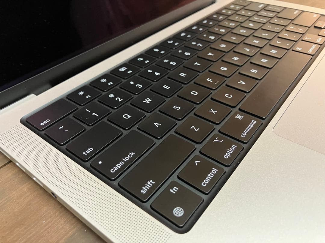 美品 MacBook Pro M3 16GB 1TB US配列キー 充電回数極少 - メルカリ