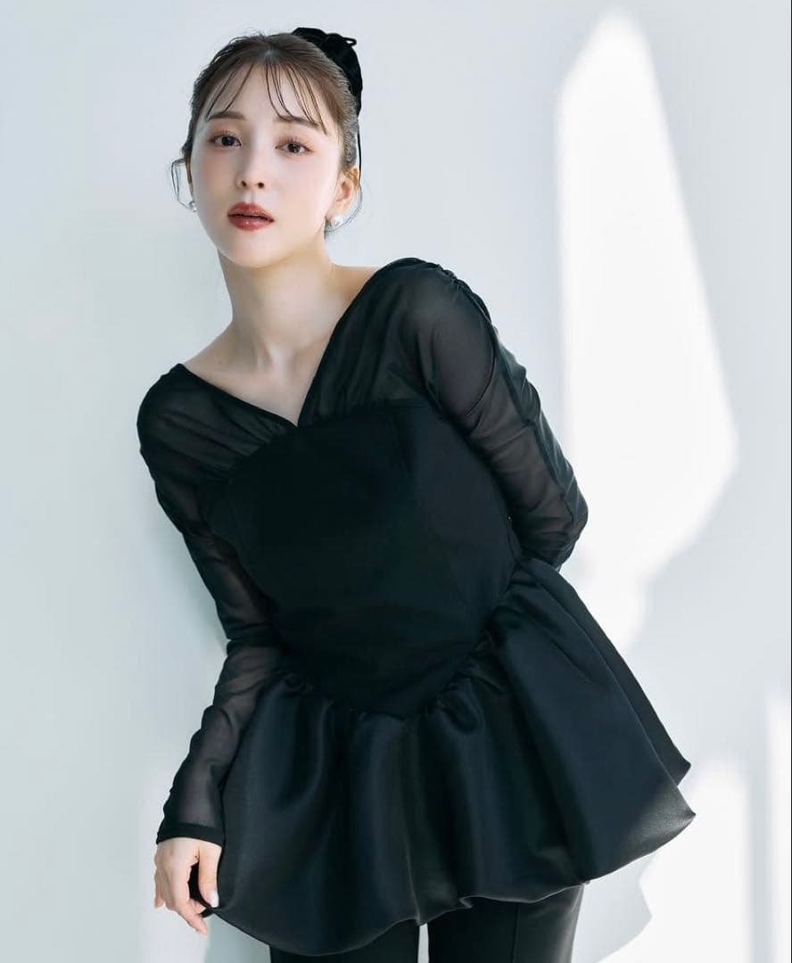 polaura ブラックフリルペプラムトップス（長袖） セール】【ZOZO限定カラー】裾フリルペプラムトップス（Tシャツ