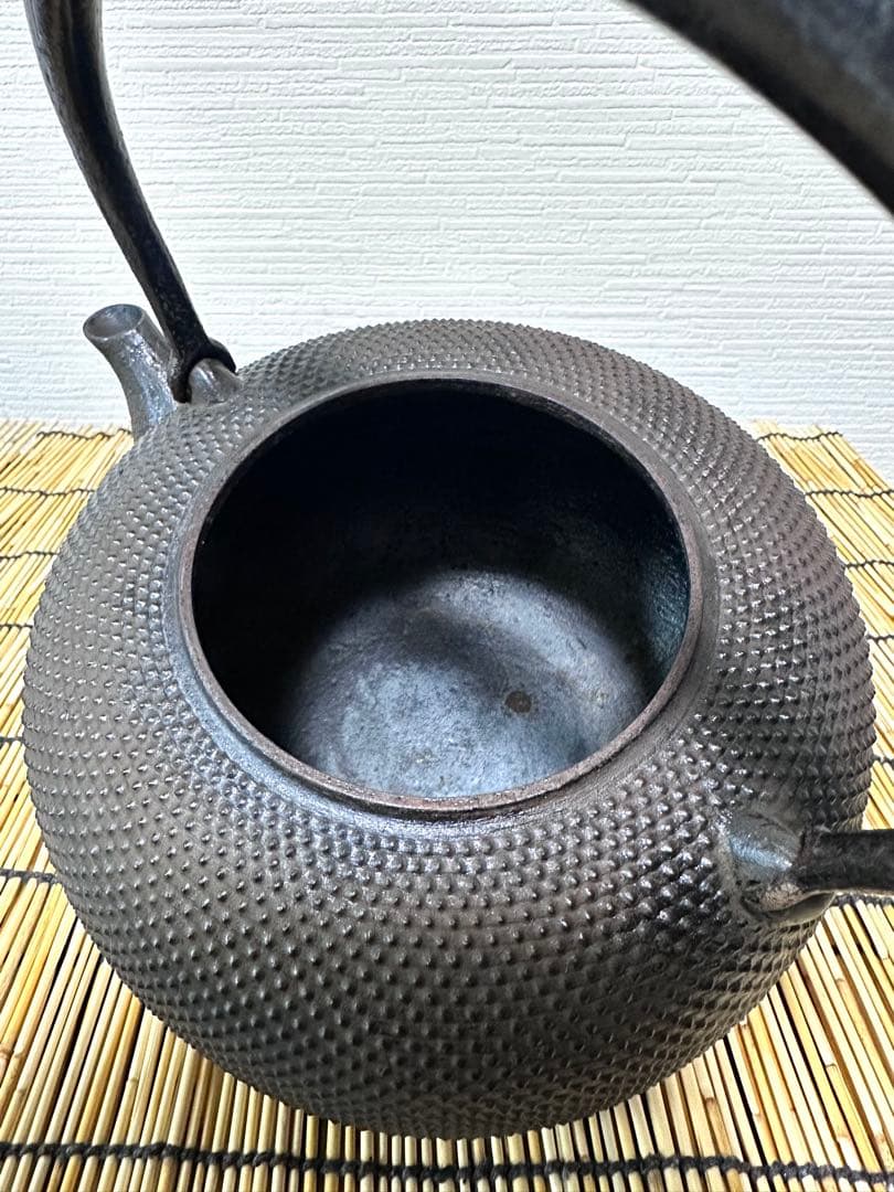 USED、良品 南部秀山堂 佐藤 勝弘作 18型アラレ 鉄瓶 南部鉄瓶