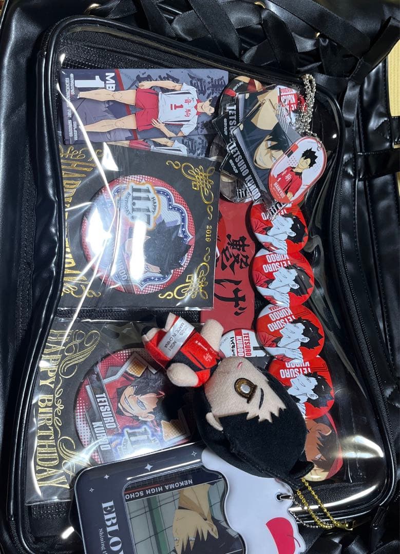 ハイキュー 黒尾鉄郎痛バッグ缶バッジ、キーホルダー込み - メルカリ