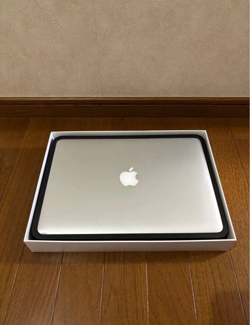 Apple MacBook Air13インチ シルバー i7 8GB 512GB 2013 Apple MacBook Air Laptop 13-inch – 1.7GHz Intel i7 8GB RAM 512GB