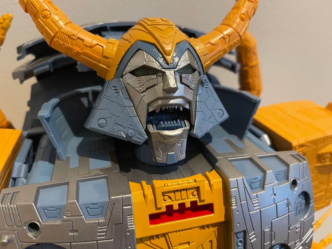 トランスフォーマー クラウドファンディング ユニクロン タカラトミー