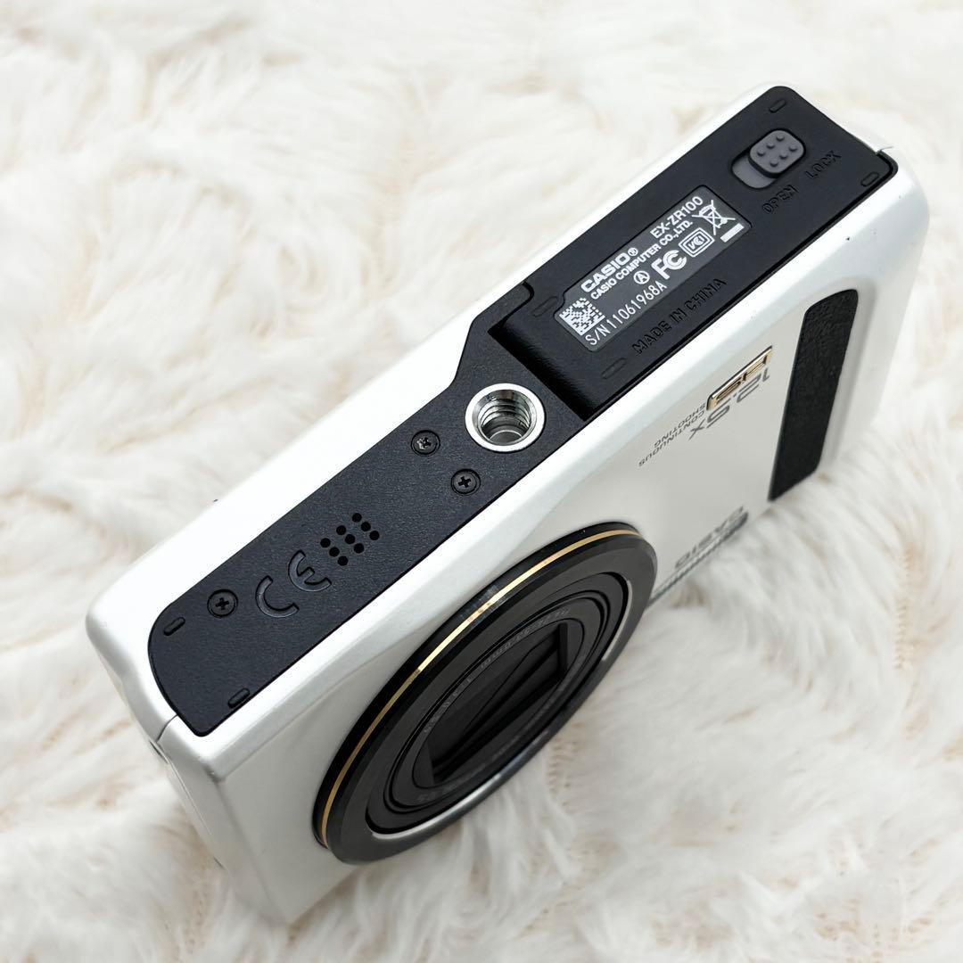 美品・動作良好✨ CASIO EXILIM EX-ZR100 ホワイト - メルカリ