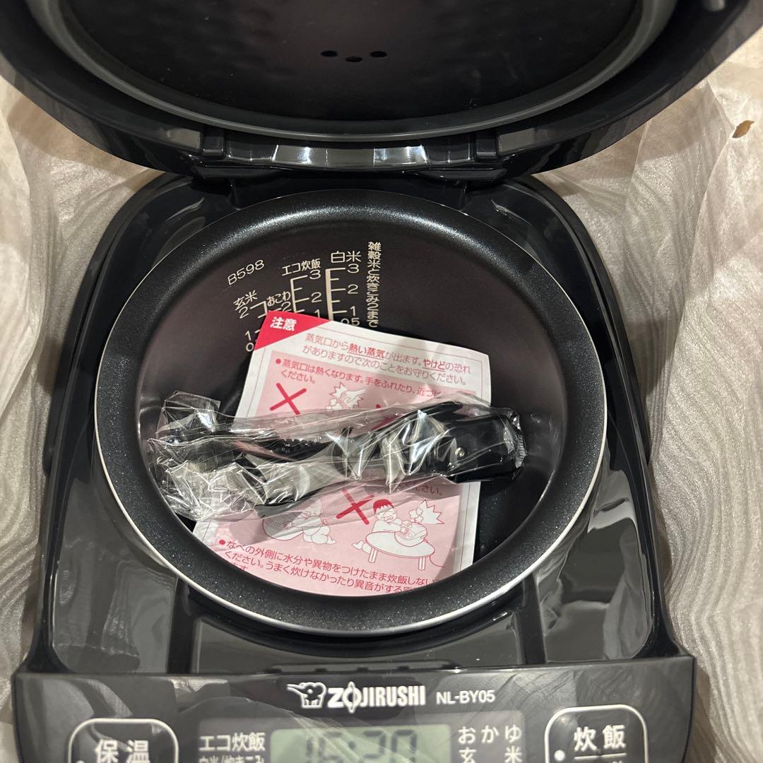 【新品未使用】炊飯器 3合 NL-BY05-BA 0.54L
