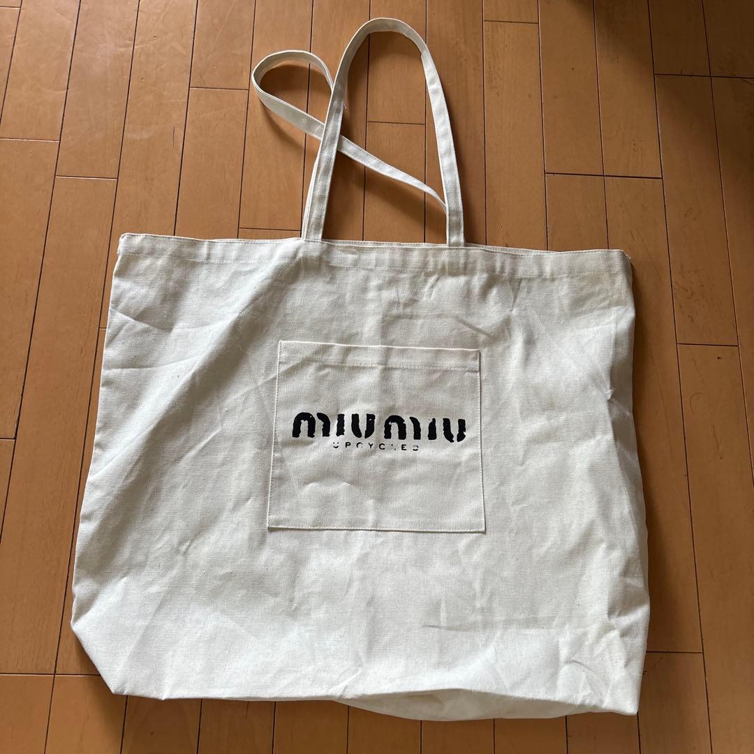 miu miu ショッピングバッグ Tobacco/strawberry/natural Raffia-effect Woven Tote Bag | Miu Miu