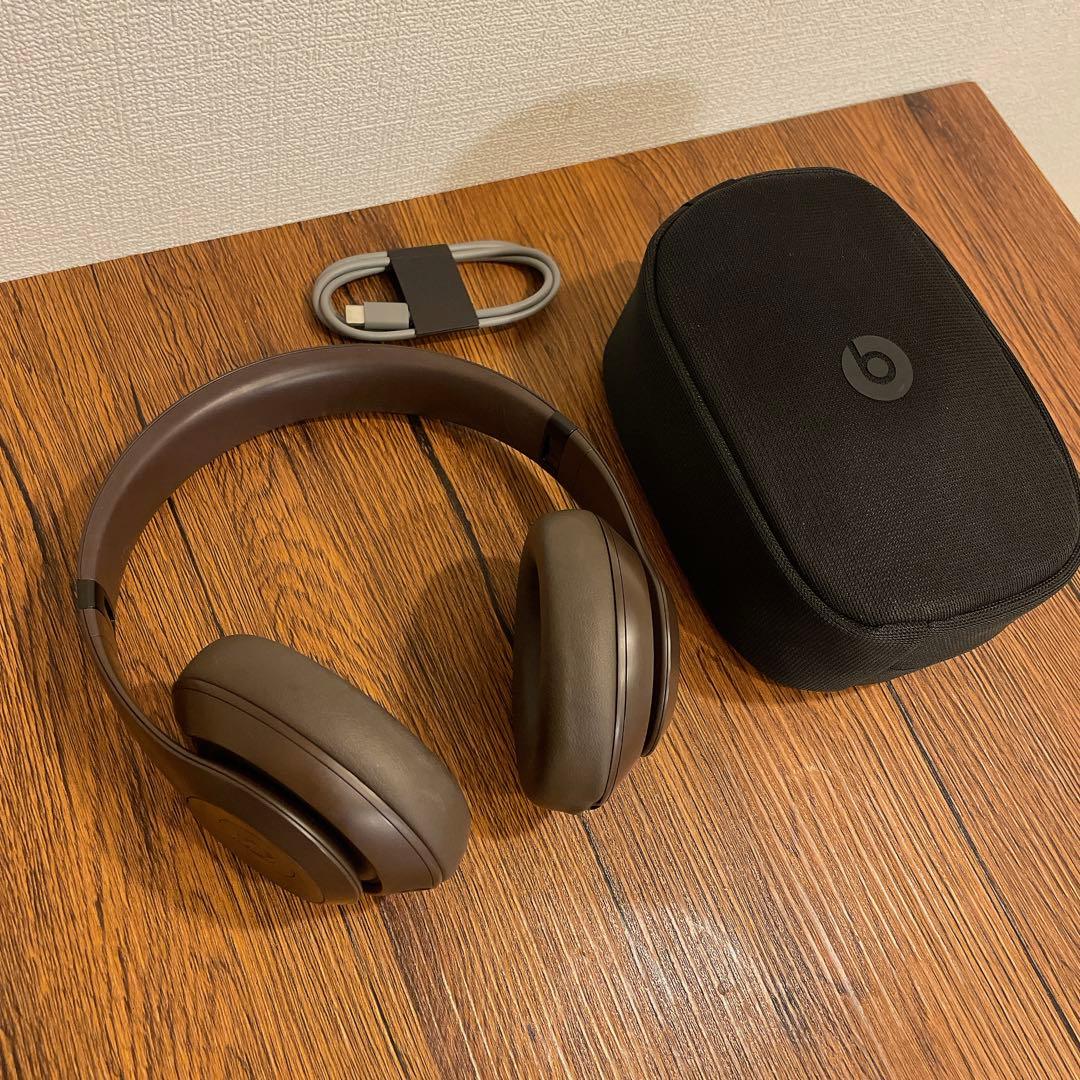 良品☆ Beats Studio Pro ワイヤレスヘッドホン ディープブラウン