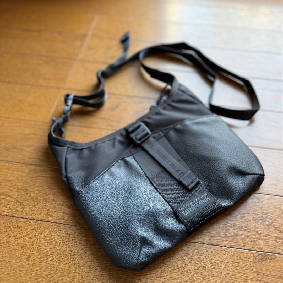 未使用級 WHITE MOUNTAINEERING BRIEFING サコッシュ - メルカリ