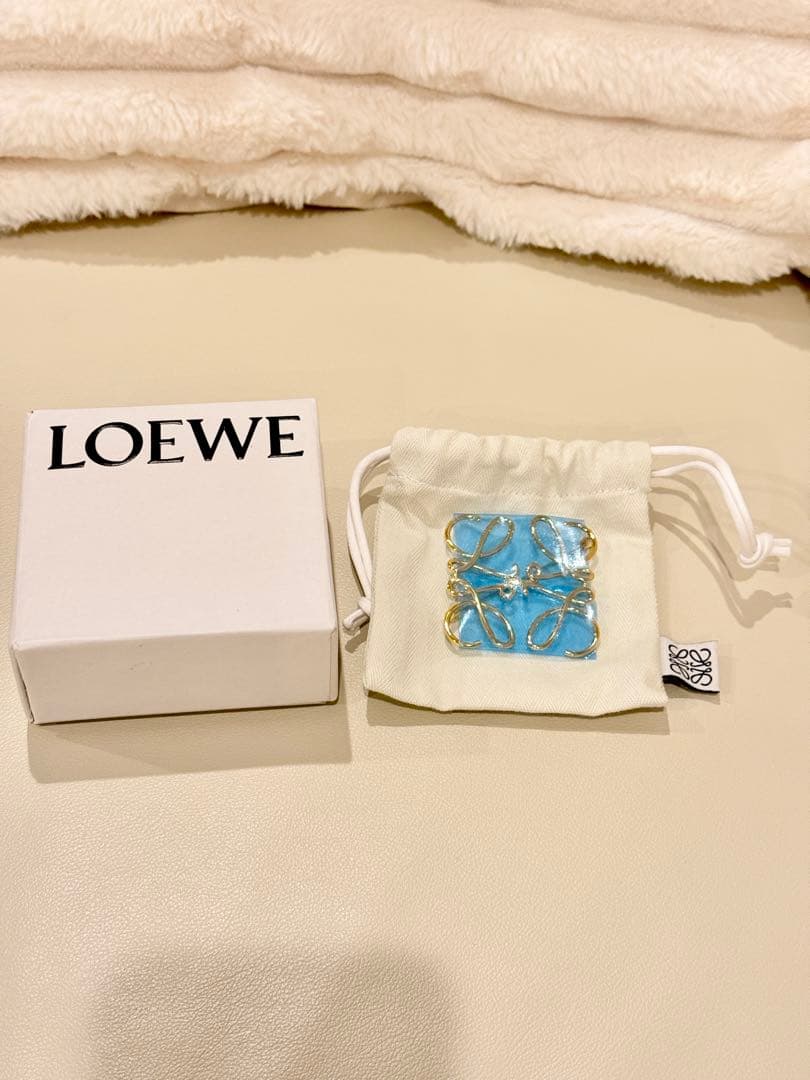 新品未使用　LOEWE ロエベ アナグラム ブローチ メタル マルチカラー 楽天市場】【国内正規品/ラッピング済】ロエベ アナグラム マルチ