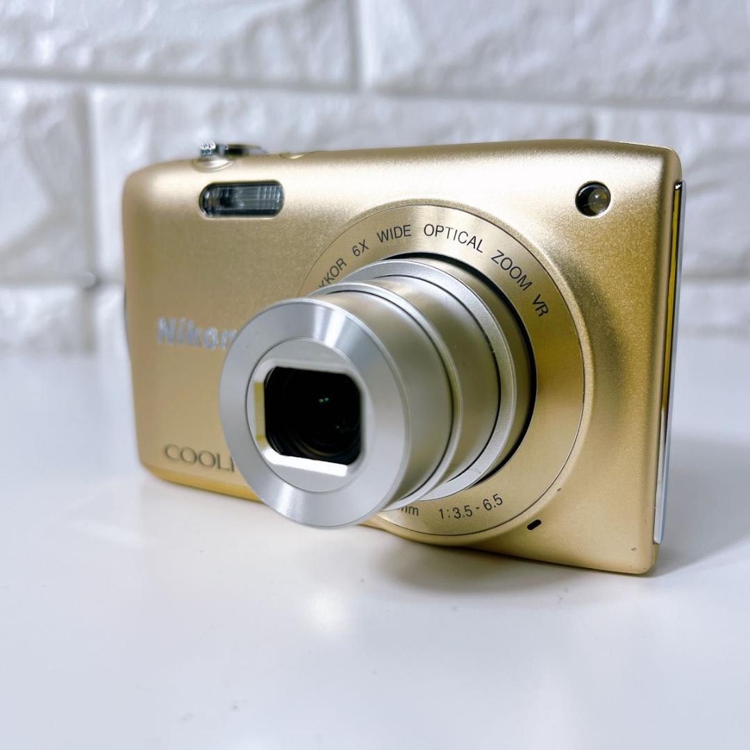 Nikon ニコン COOLPIX S3300 ゴールド デジタルカメラ 大人気 - メルカリ