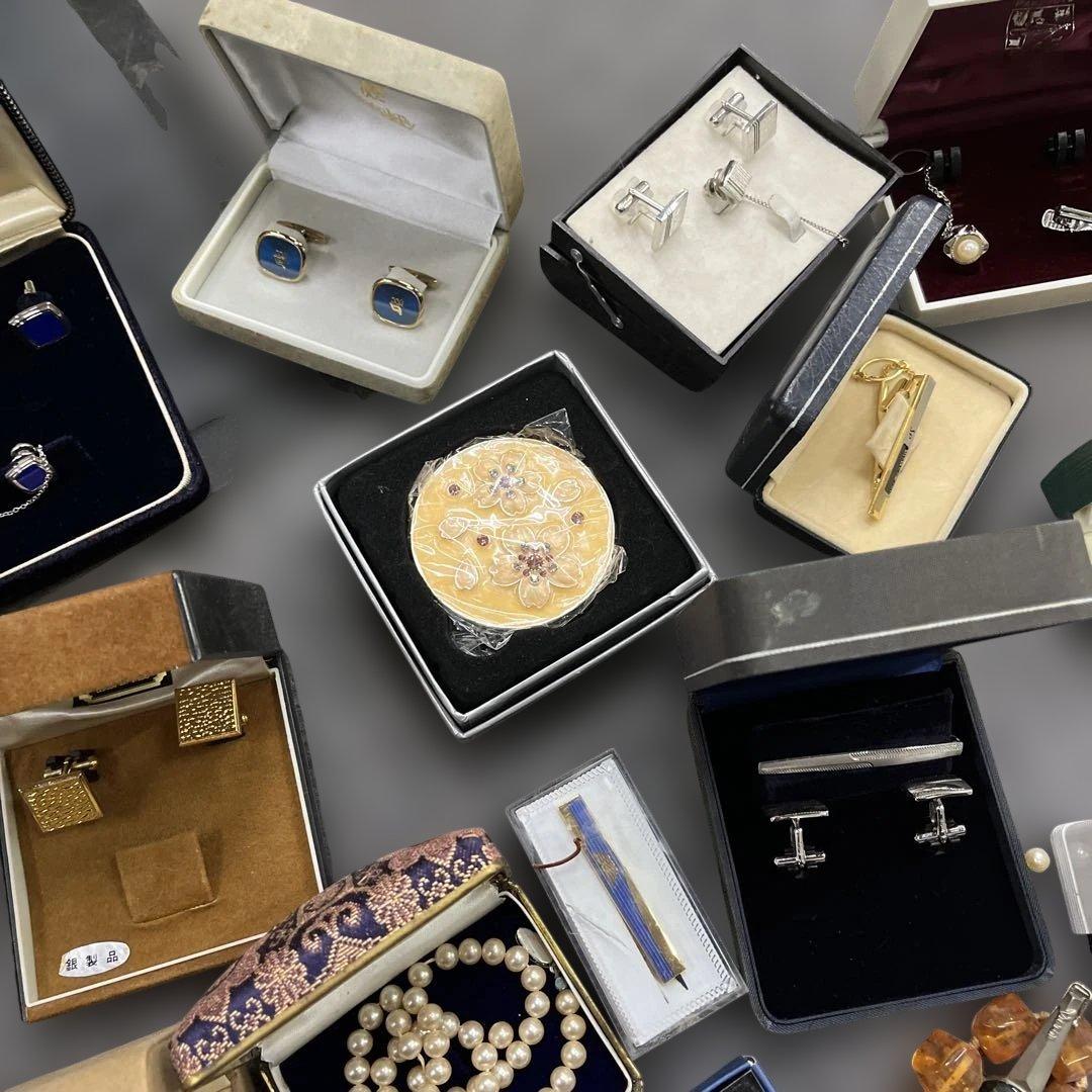 アクセサリー イヤリングネックレスなど まとめ売り 9kgぐらい 現状品