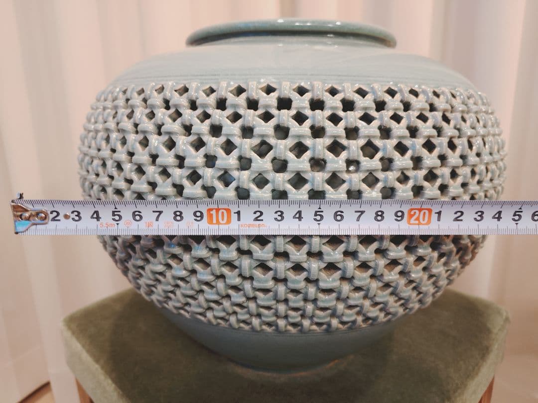 透かし彫り風青色陶器 高麗青磁