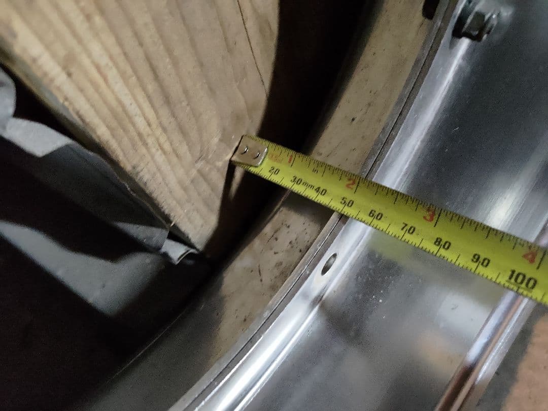 シャリー 　より取り外し　4本ハブ用　3.5j? 送料込み　タイヤ付き