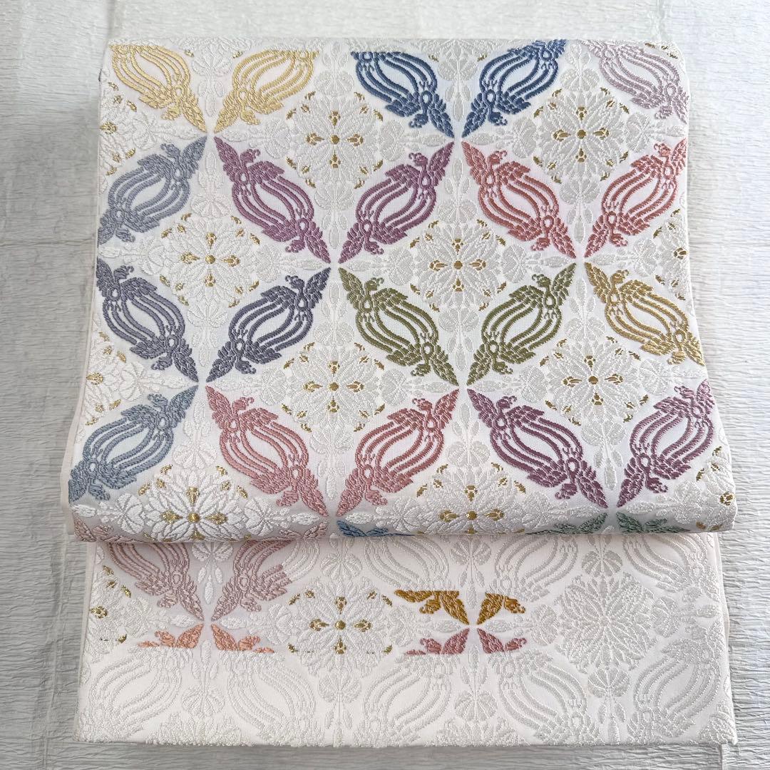 未使用 美しいキモノ掲載柄 華倶楽部 唐織 ひつじ帯 白地七宝繋ぎ正絹