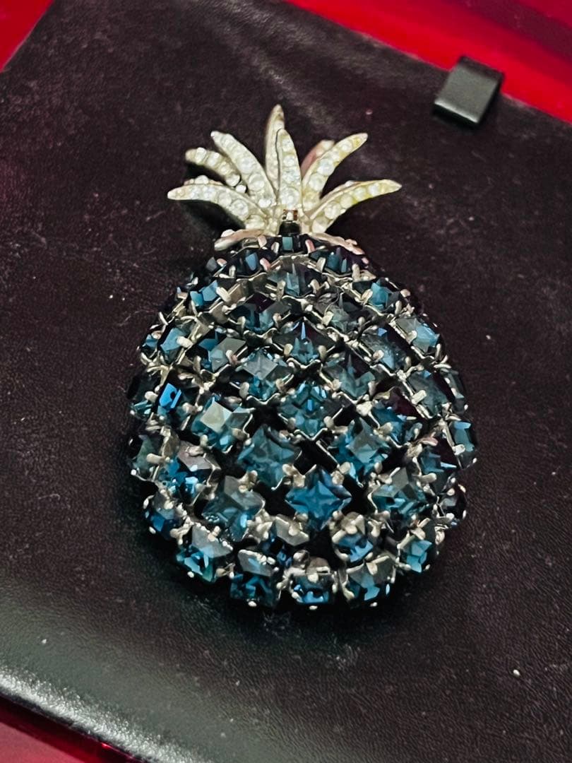 サンローランパリ エディ2016AW パイナップルブローチ スワロフスキー