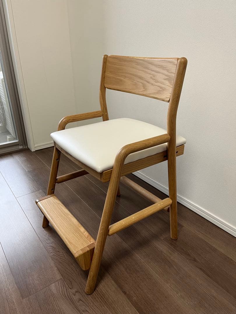 北欧スタイル無垢材デスクチェア