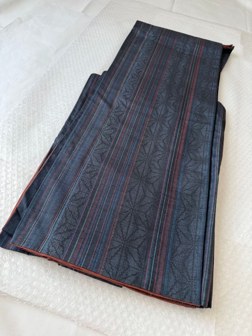 a19 美品 縞に麻の葉模様織り出し 正絹 手織り紬 裄67 - メルカリ