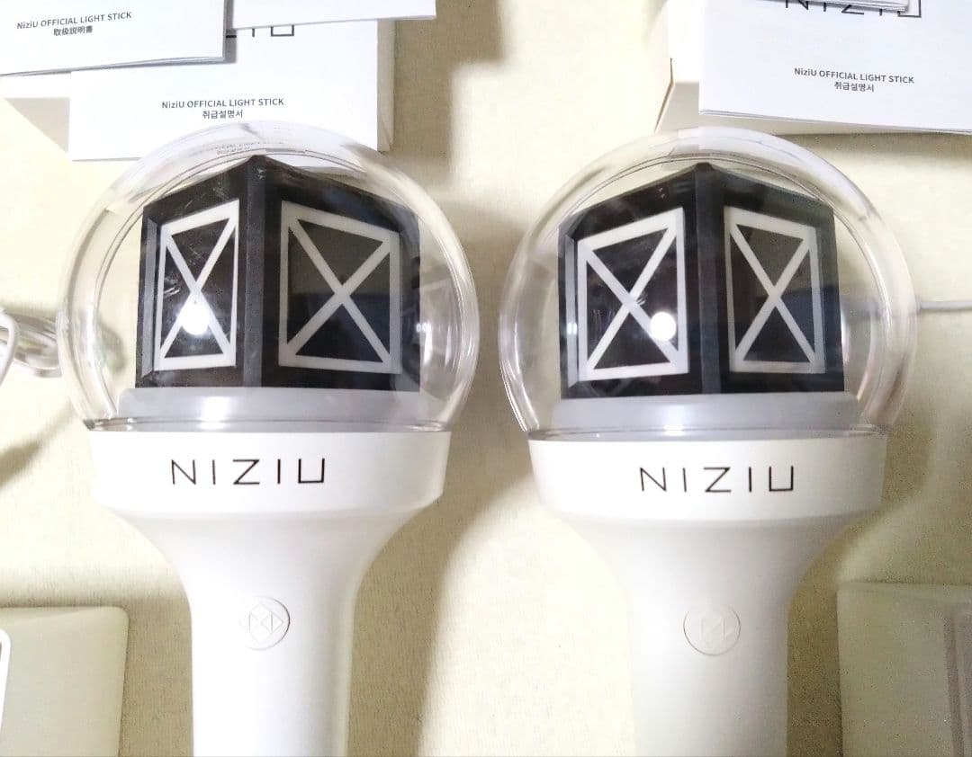 NiziU ペンライト 2本セット 動作確認済 即日発送可 LIGHTSTICK - メルカリ