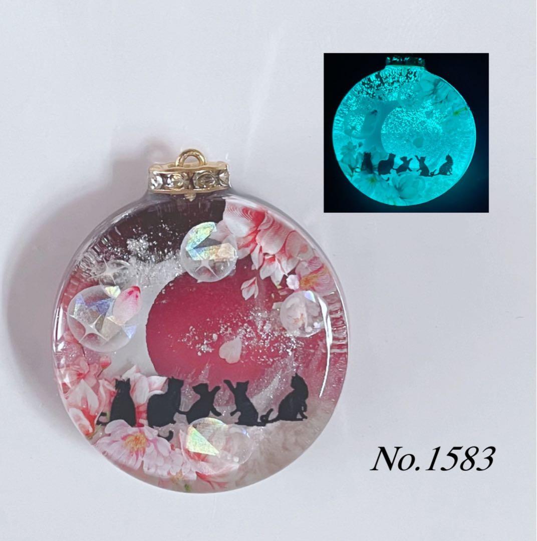 展示用/レジン/雲の上の三日月と子猫達 桜 蓄光 オルゴナイト