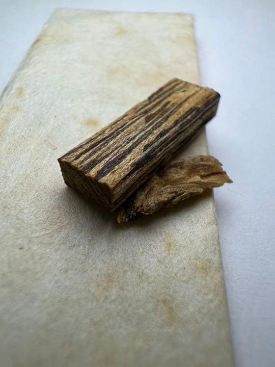 古渡命銘木 百八十種名香　伽羅　銘【龍頭】0.195g 香木/お香/沈香/伽羅