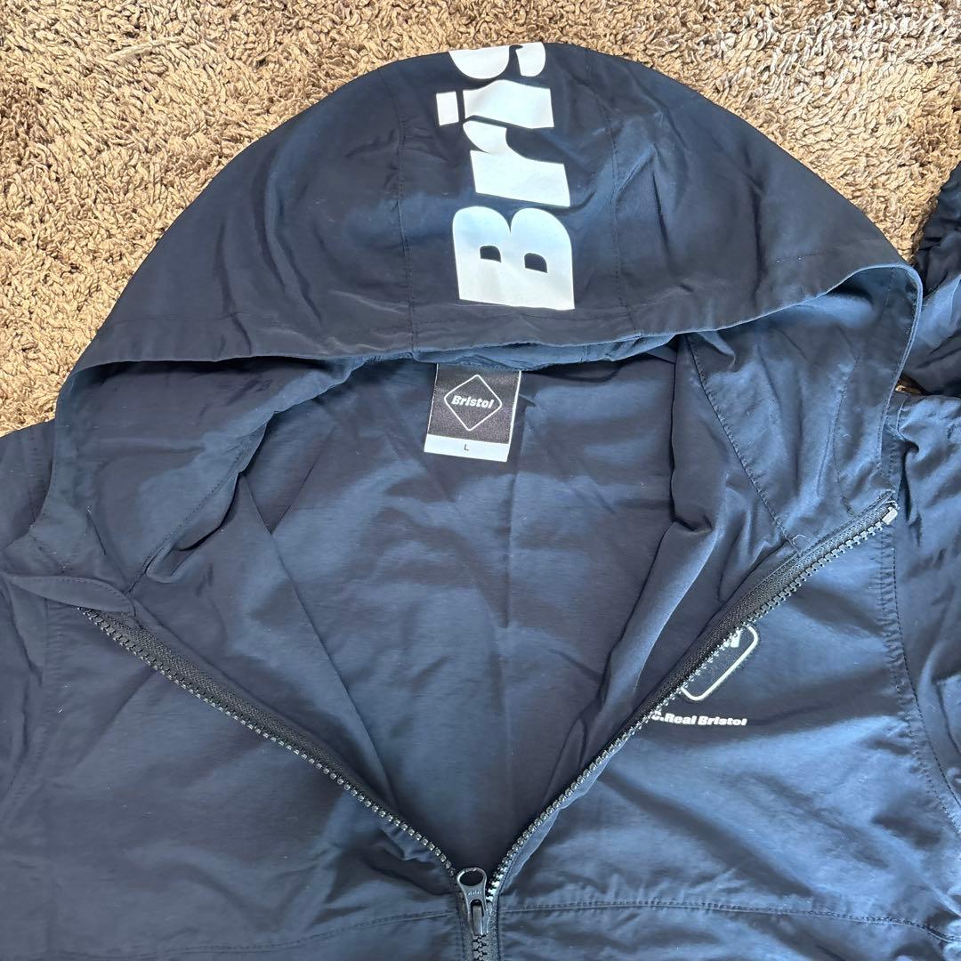 マウンテンパーカー　F.C.Real Bristol フード付きジャケット