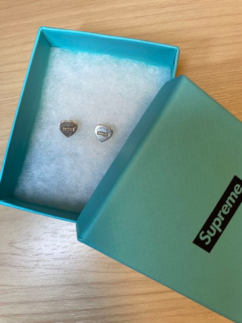 ティファニー×シュプリーム コラボピアス - メルカリ
