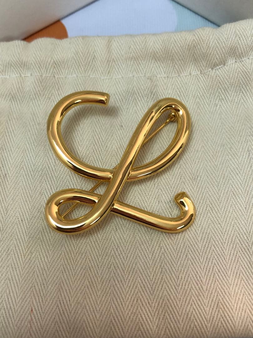 ロエベ　メタルブローチ　4.8cm ゴールド　超美品