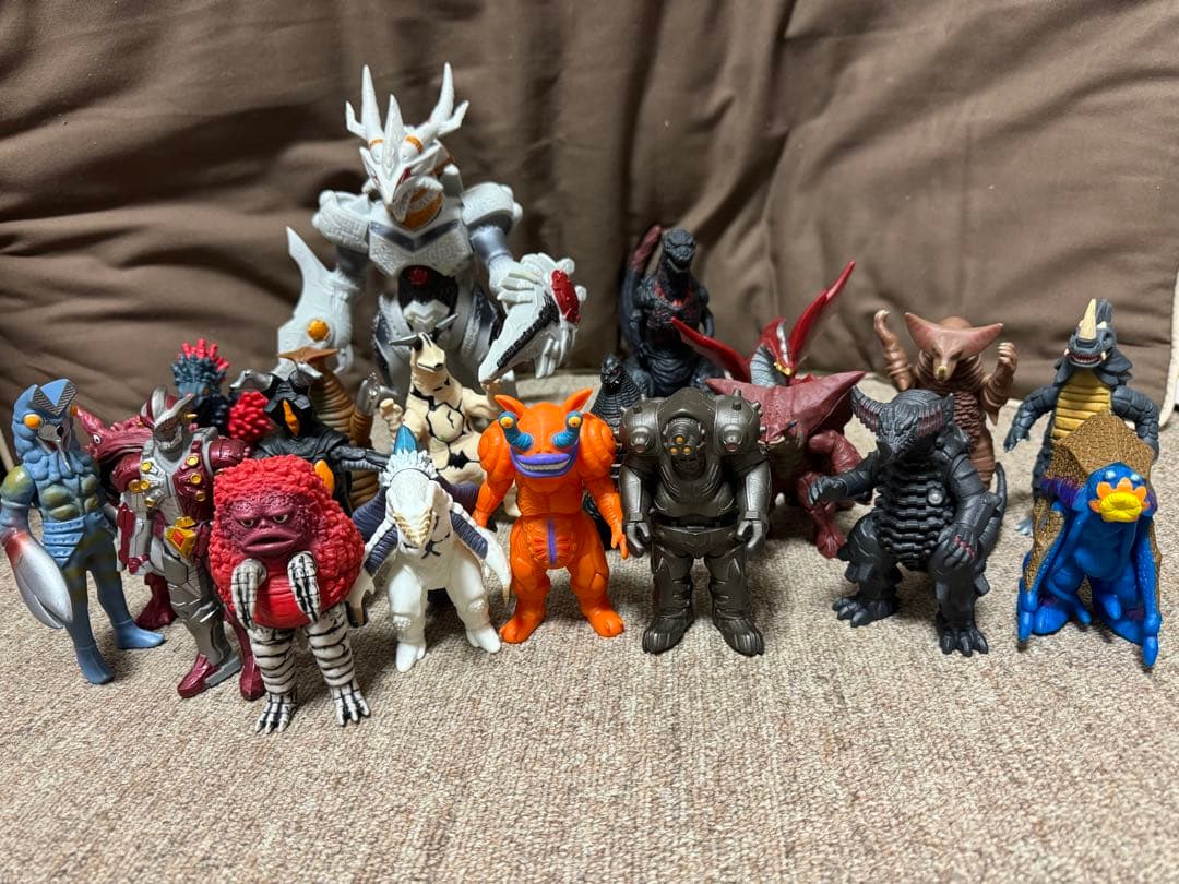 ウルトラマン ウルトラ怪獣 ソフビ20体 まとめ売り - メルカリ