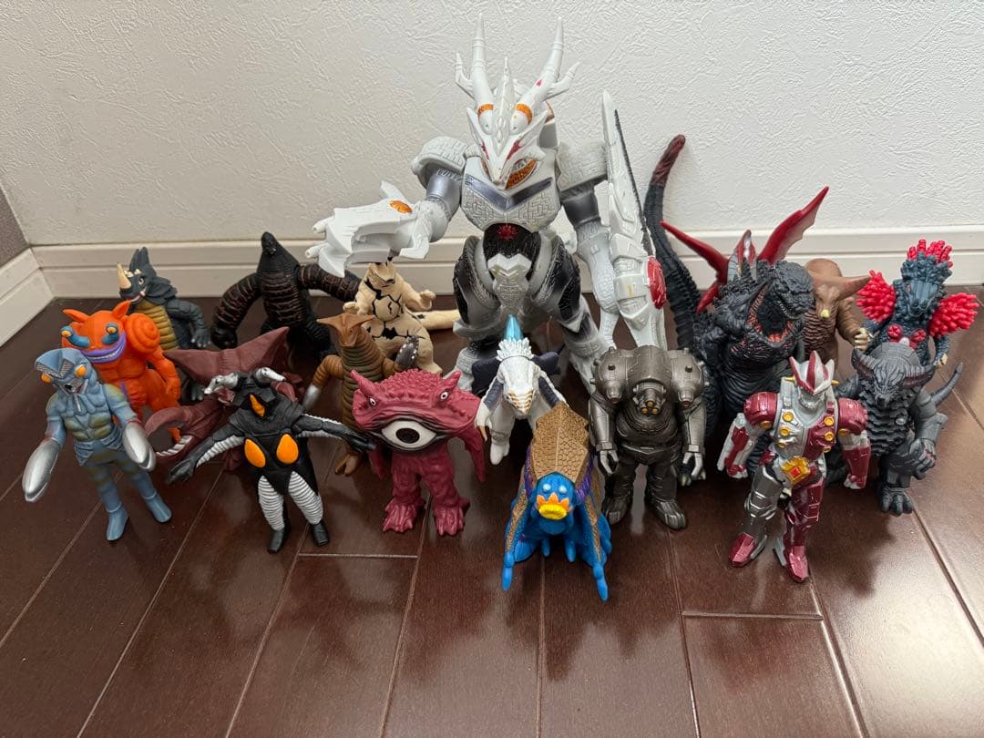 ウルトラマン ウルトラ怪獣 ソフビ20体 まとめ売り - メルカリ