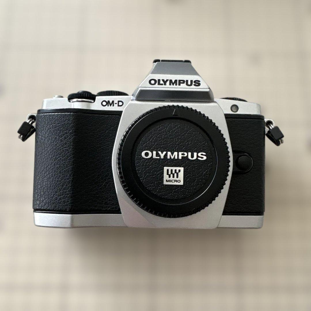 OLYMPUS OM-D E-M5 シルバー （ショット数8679回） - メルカリ