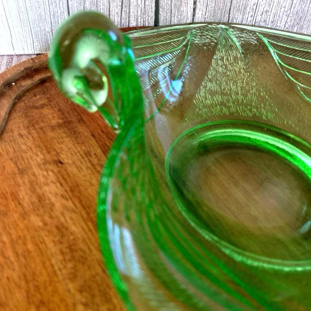 ウランガラス スワン キャンディディッシュ - メルカリ