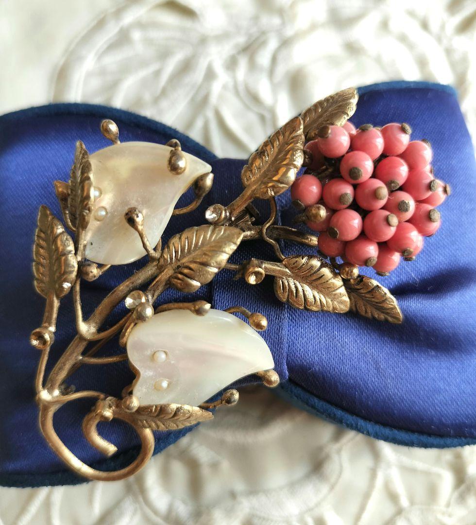コーラルカボションの花 シェル 貝細工 ブローチ ヴィンテージと他2点