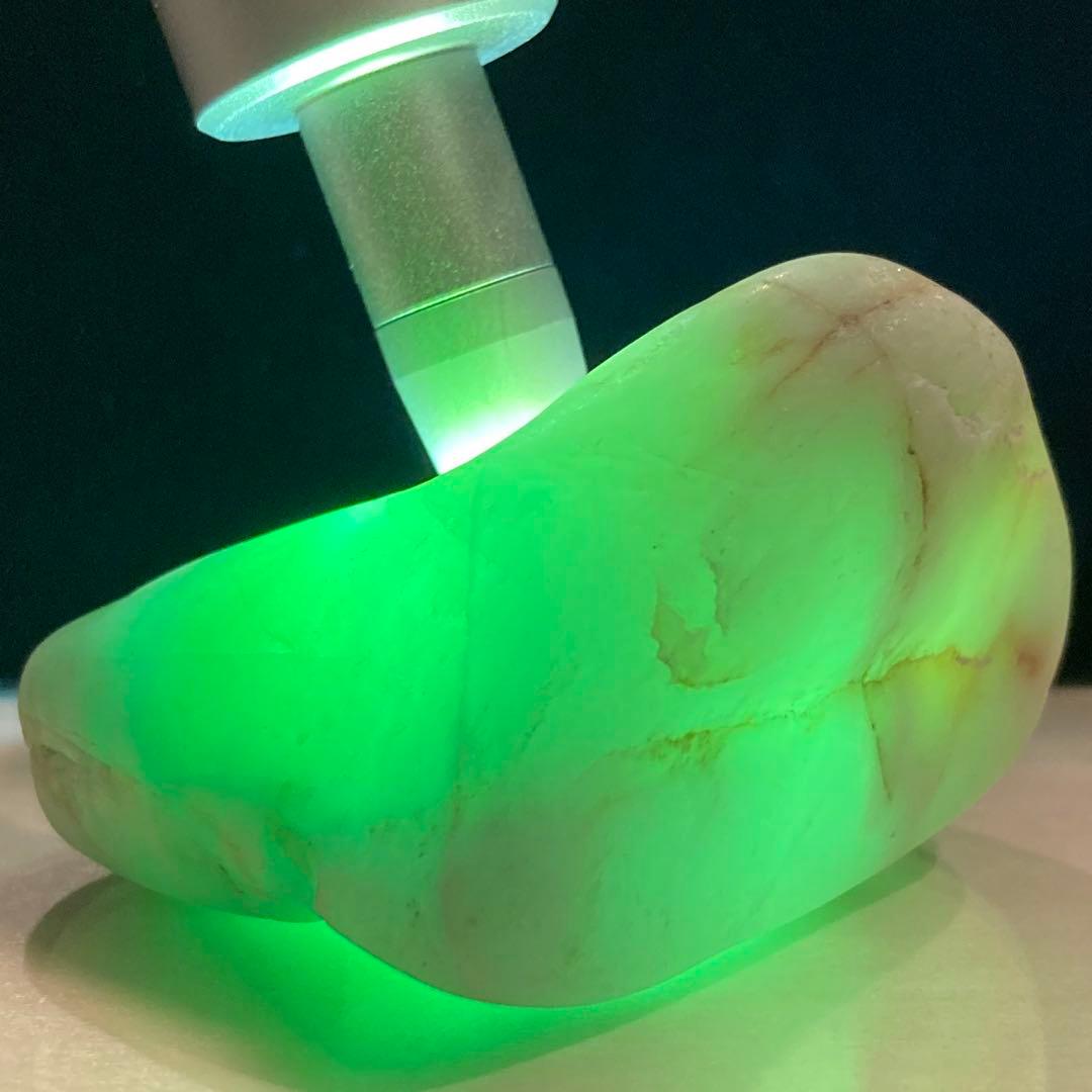 【専用品】 糸魚川翡翠　ロウカン質 翡翠　原石　150.6ｇ