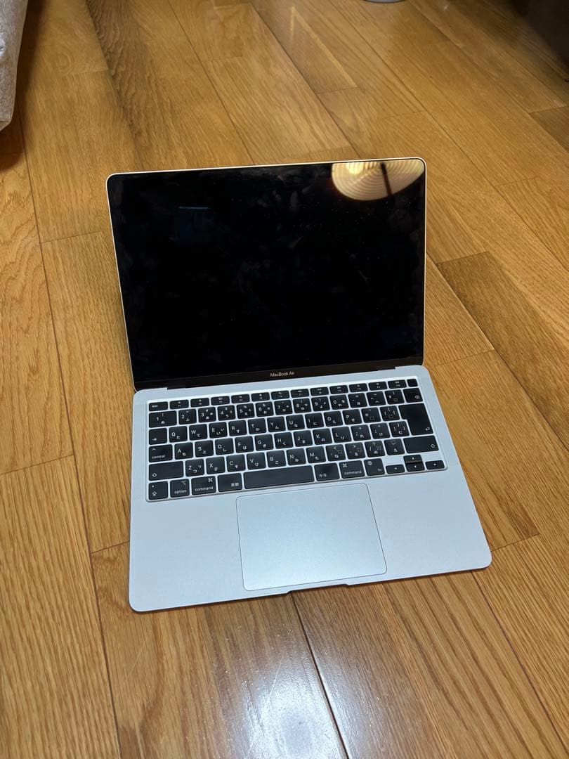 MacBook Air M1 シルバー Apple MacBook Air 13.3 inch, New M1 Chip, 8GB RAM, 256GB Storage