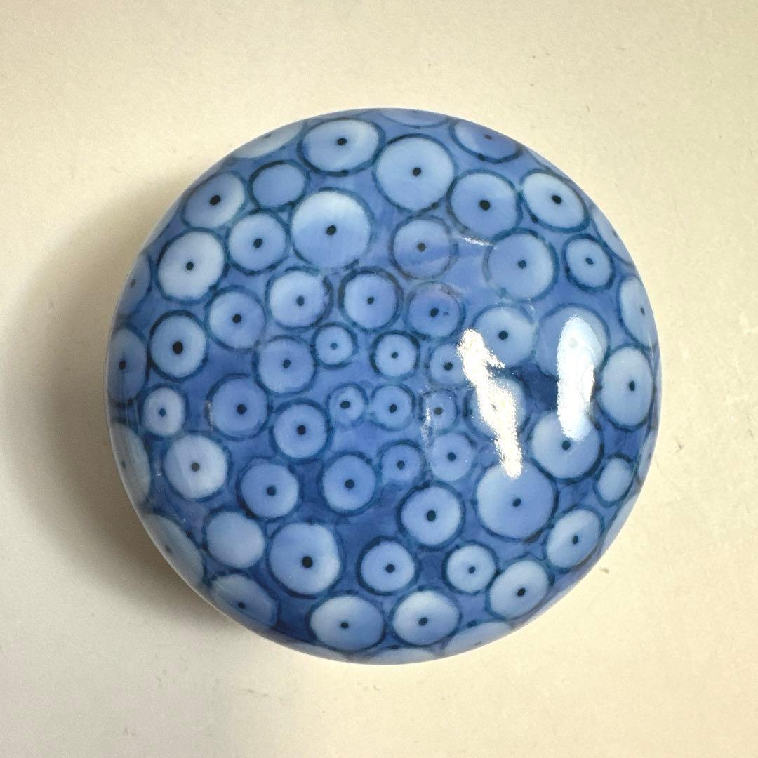 た*る様 茶道具 十三代 酒井田柿右衛門 古代染付 水玉文様 香合 - メルカリ