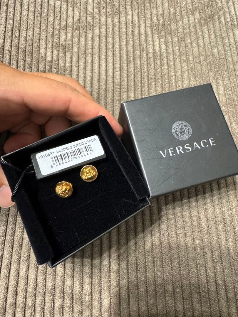 国内正規品Versace メダリオンピアス 楽天市場】ヴェルサーチ ピアス ゴールド メデューサ レジン ピンク