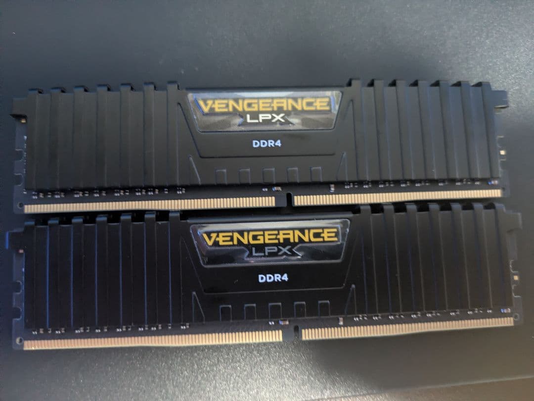 DDR4 3200Mhz 32GB（16GB×2） DATO 32GB RAM (16GBx2), DDR4 3200MHz with Heatsink, PC4-25600 CL16