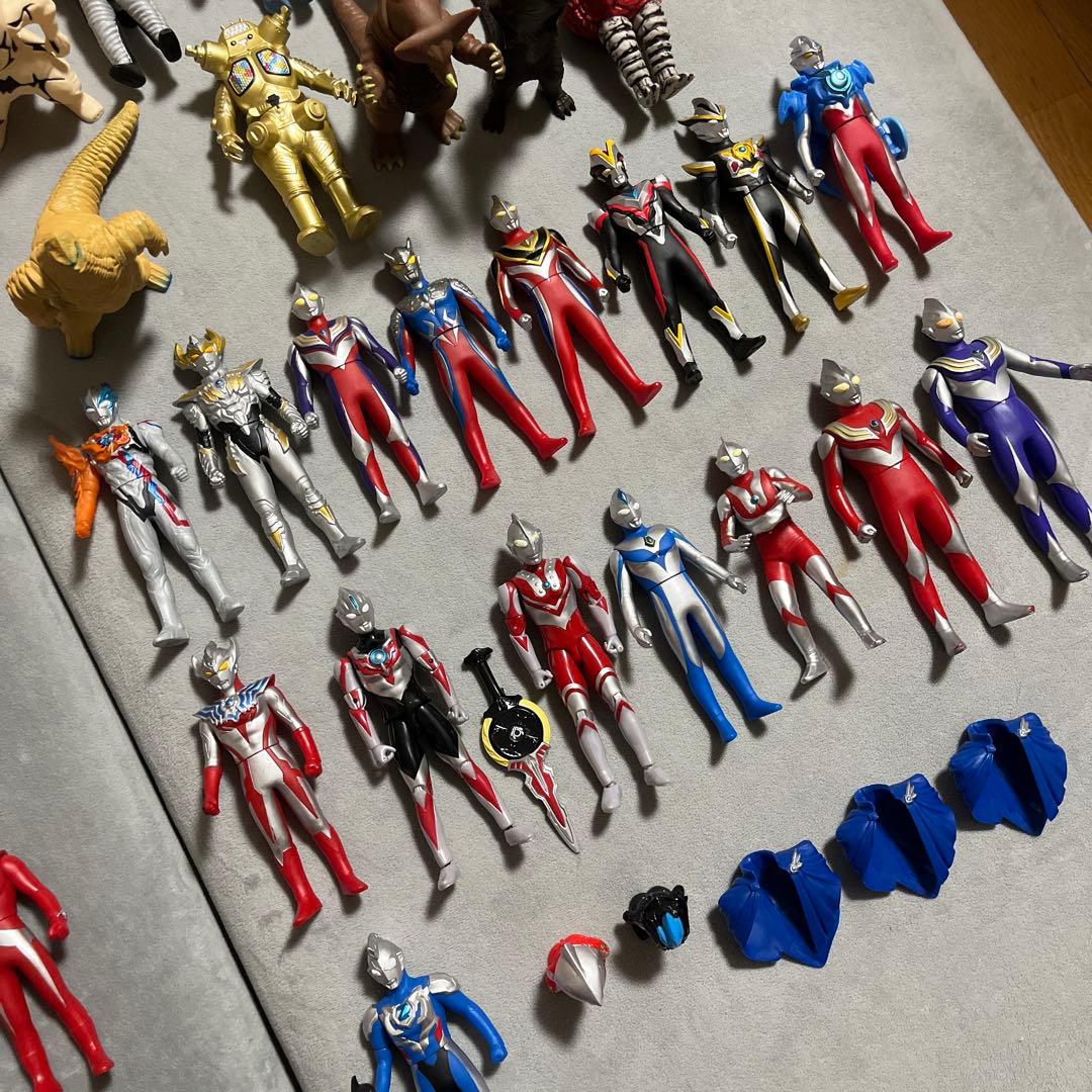 ウルトラマンソフビ 59体 マント3つ付き☆ - メルカリ