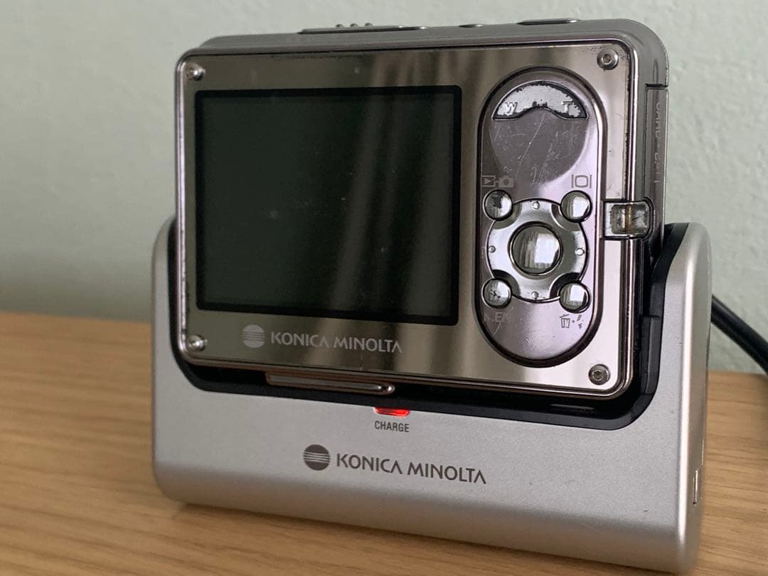 コニカミノルタ dimage x1 SDカード2G 純正バッテリー 充電器付属