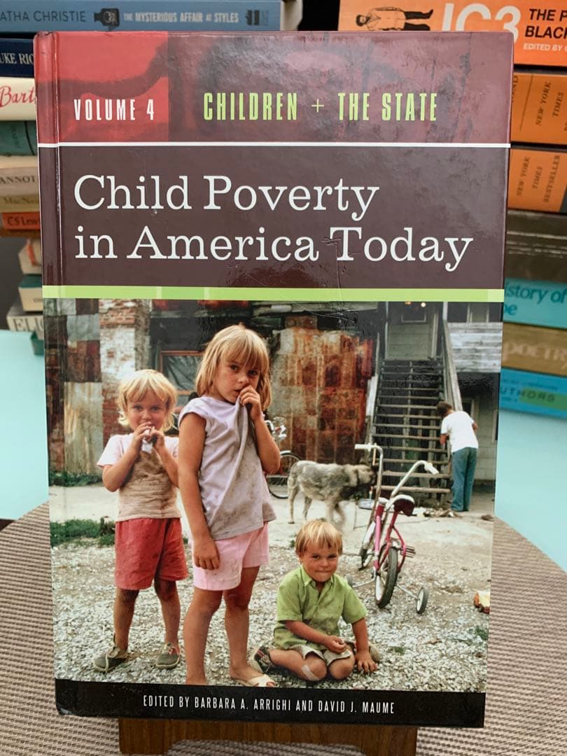 洋書 Child Poverty in America Today Volume 4 Child Poverty and Inequality: New Perspectives: Ortiz, Isabel