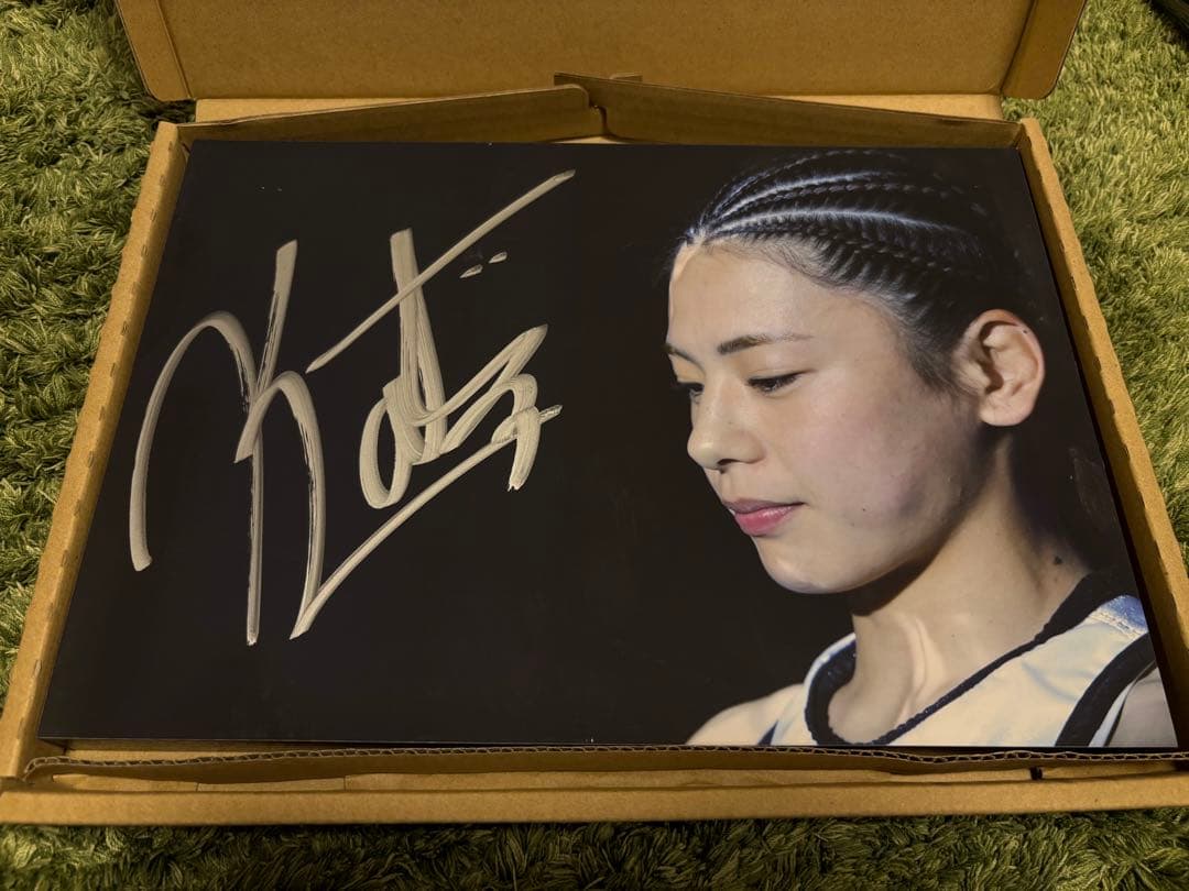 ケイト・ロータス 直筆サイン入りフォトパネル - メルカリ