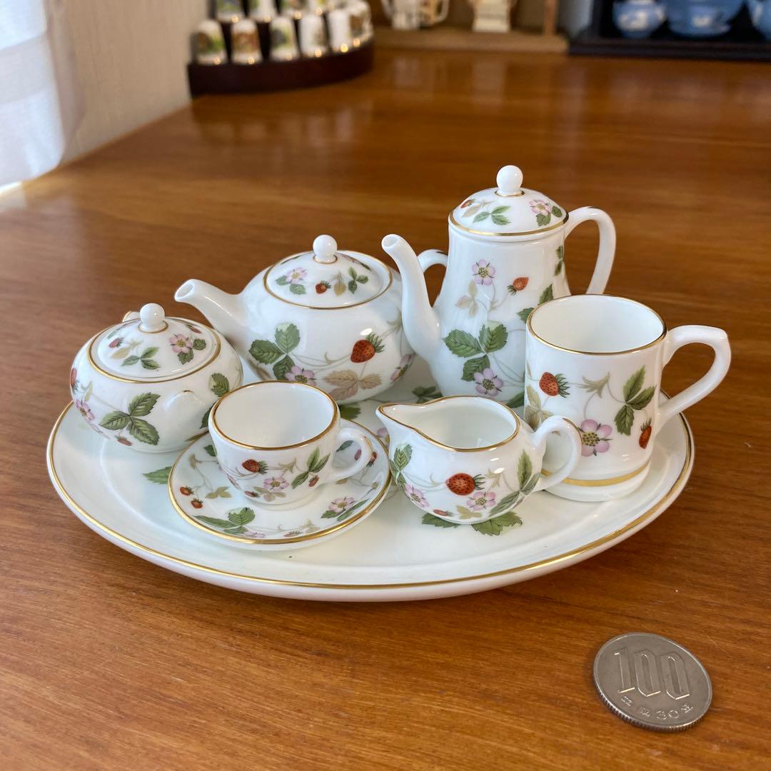 ウェッジウッド ワイルドストロベリー ミニチュア ティーセット