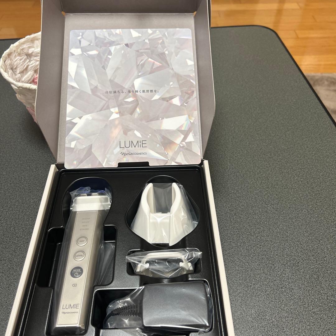 ナリス LUMIE 美顔器 シルバー 充電器付き 最 安値 価格
