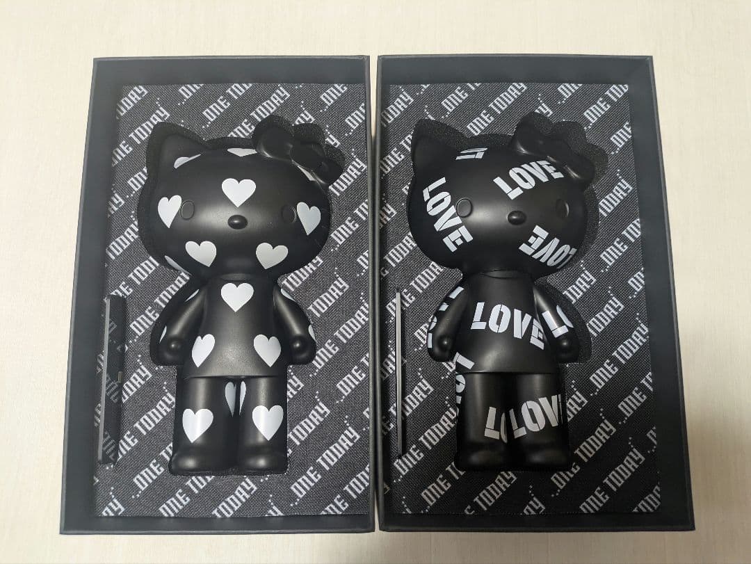 BARNEYS NEWYORKハローキティブラックシリーズハート＆LOVE - メルカリ