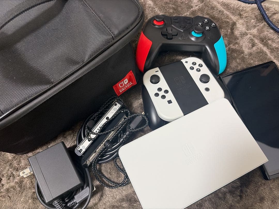 Nintendo Switch 収納ケースと付属品セット Nintendo Switch （任天堂 スイッチ）専用 ケース＆アクセサリーセット